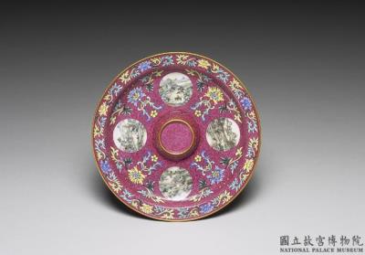 图片[3]-Tray with landscape on red ground in falangcai polychrome enamels, Qing dynasty, Qianlong reign (1736-1795)-China Archive